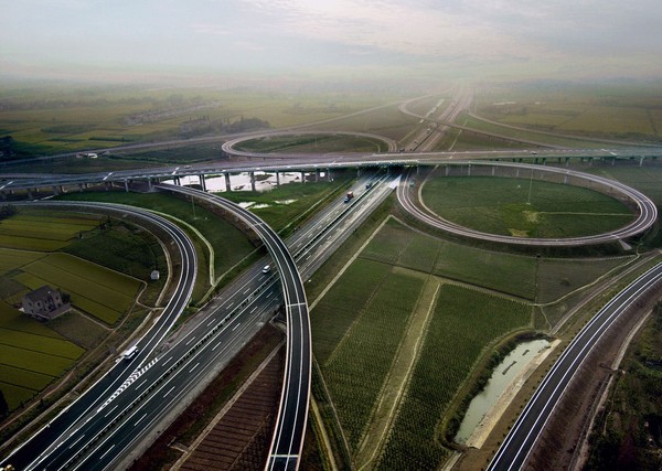 聯(lián)誼塑料土工格柵在江西昌金高速公路中使用