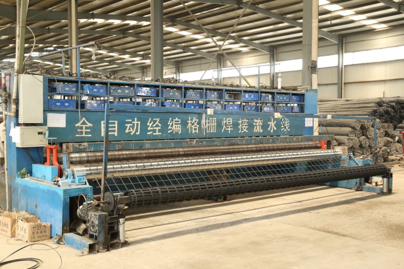 全自動經(jīng)編格柵焊接流水線生產(chǎn)設(shè)備